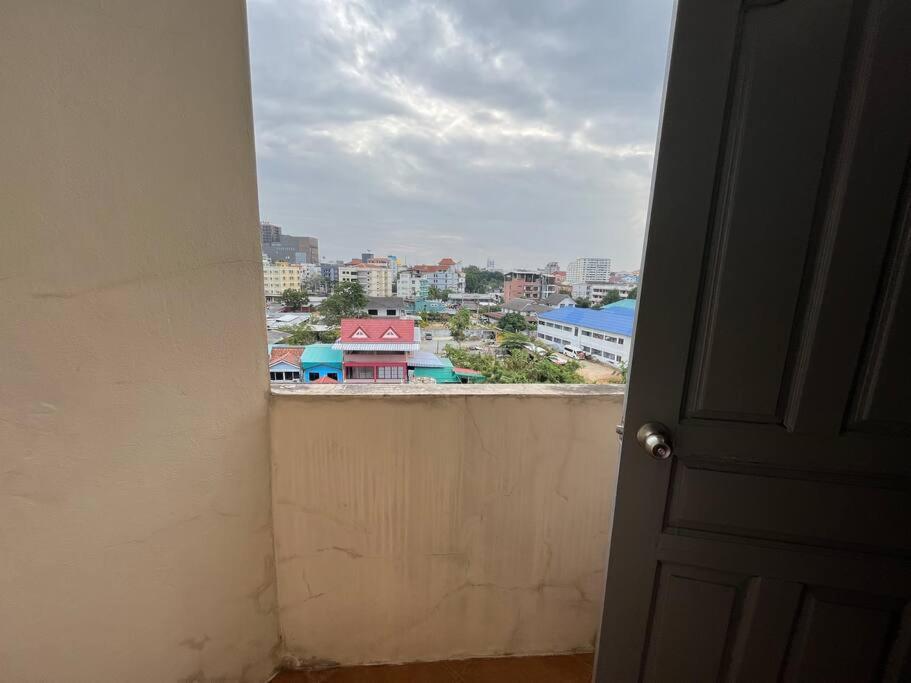 Rooftop Room In We Residence Pattaya Esterno foto